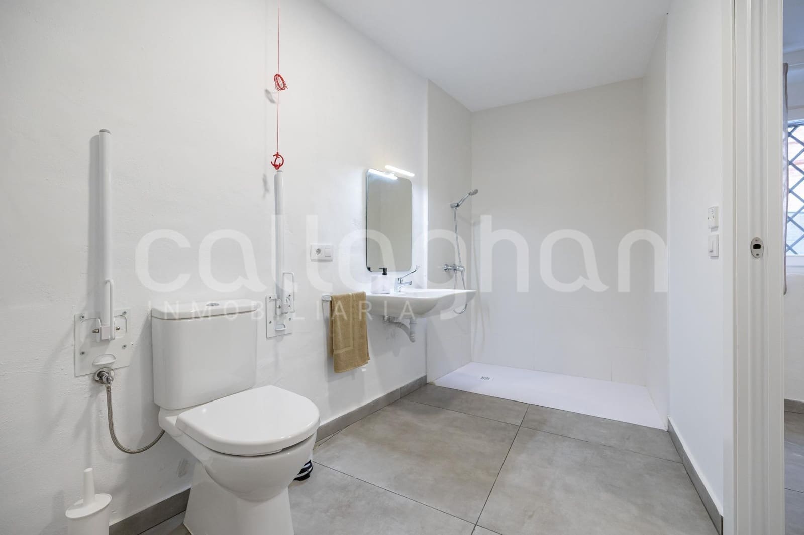 40 bedroom Apartment for sale in Valencia city - € 4,000,000 (Ref: 9557977)