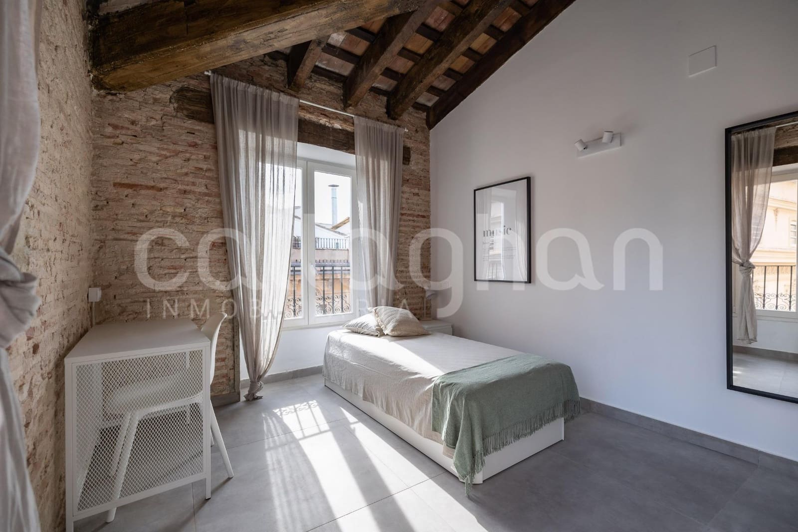 40 bedroom Apartment for sale in Valencia city - € 4,000,000 (Ref: 9557977)