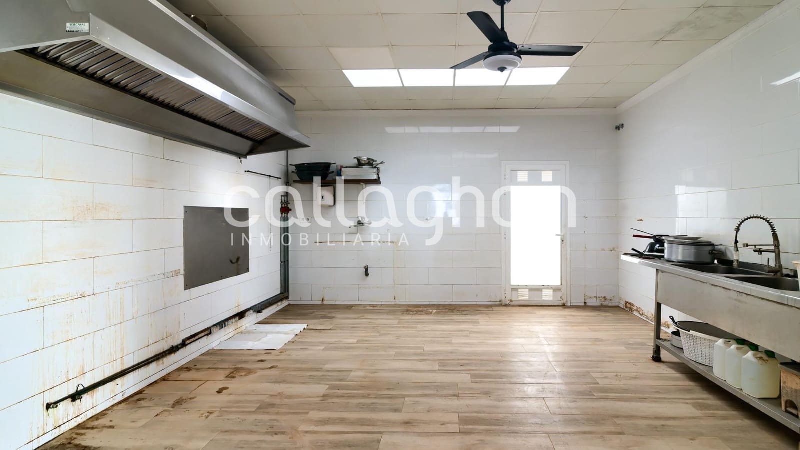 Commerciale in vendita in Riba-roja de Turia - 359.900 € (Rif: 9591528)