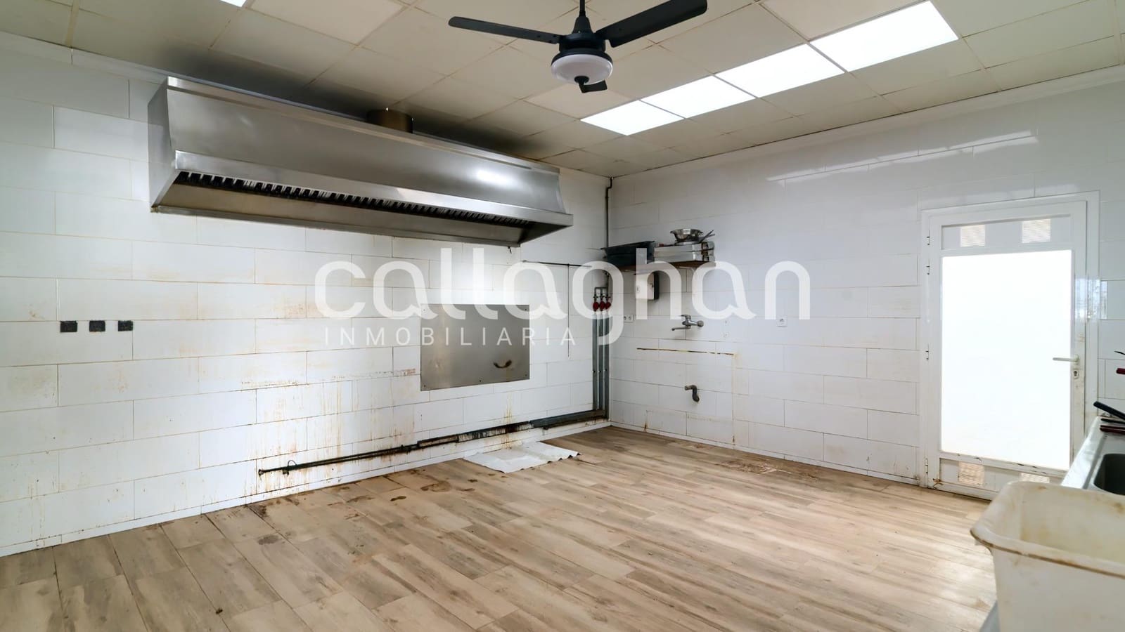 Commerciale in vendita in Riba-roja de Turia - 359.900 € (Rif: 9591528)