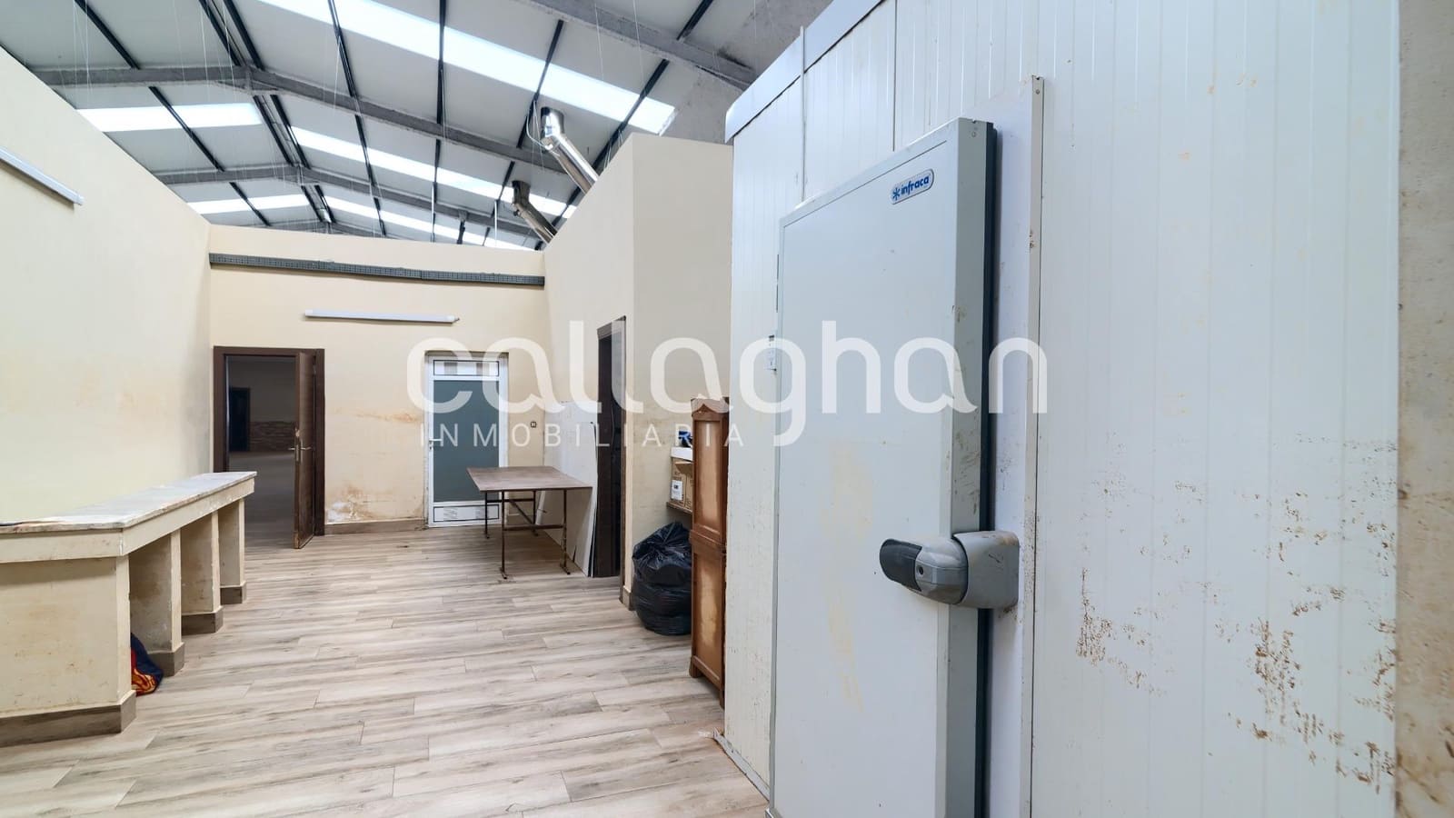 Commerciale in vendita in Riba-roja de Turia - 359.900 € (Rif: 9591528)