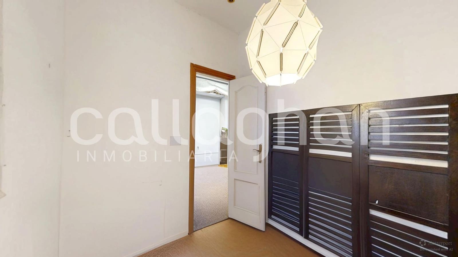 Commercial for sale in Valencia city - € 260,000 (Ref: 9619494)