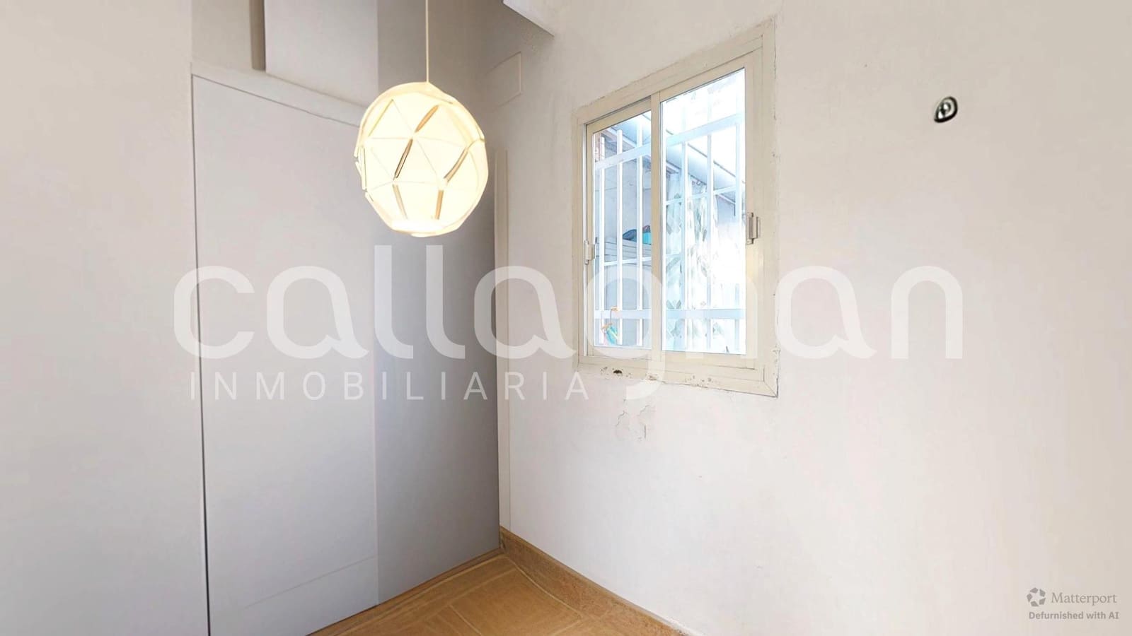 Commercial for sale in Valencia city - € 260,000 (Ref: 9619494)