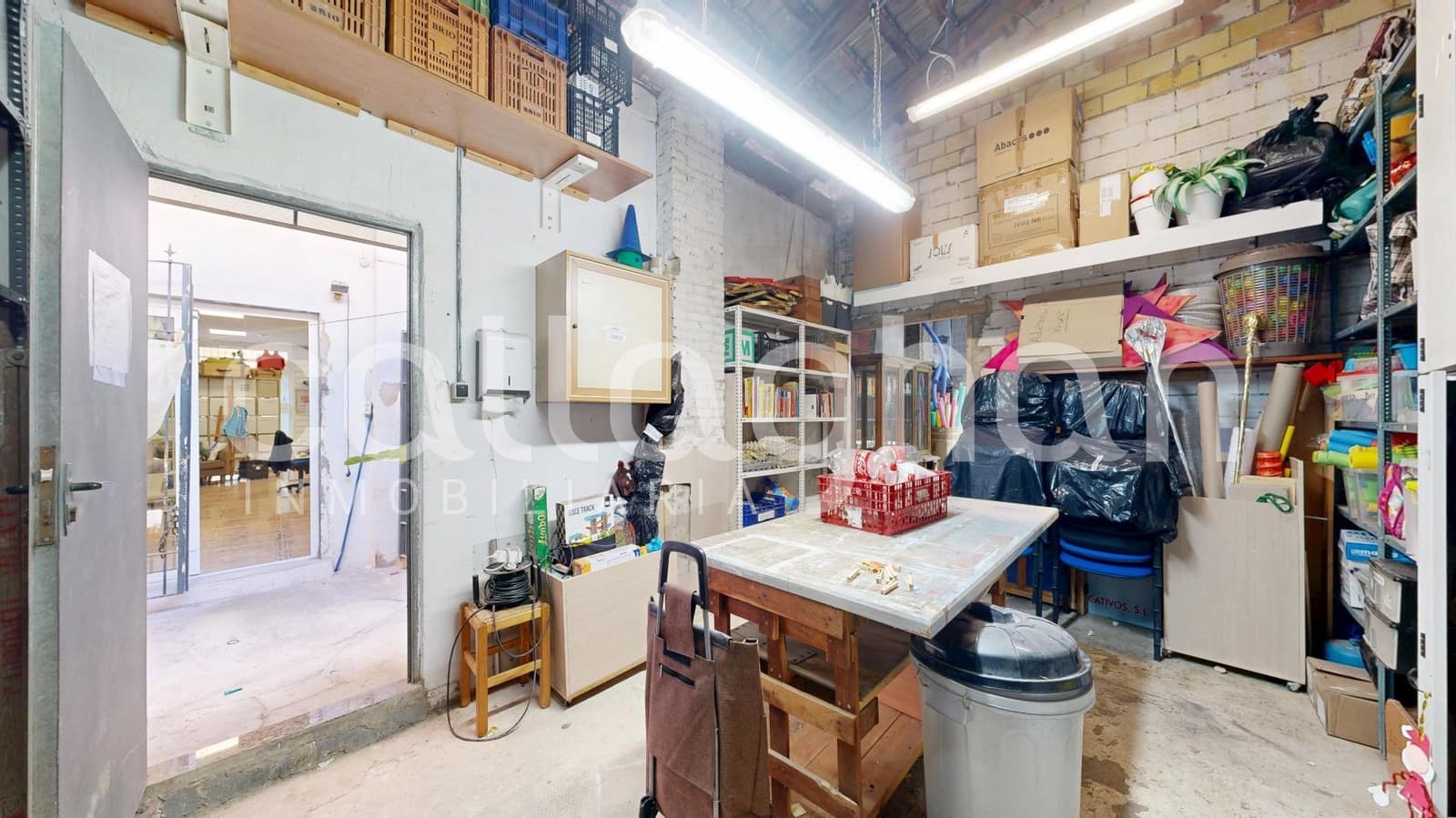 Commercial for sale in Valencia city - € 260,000 (Ref: 9619494)