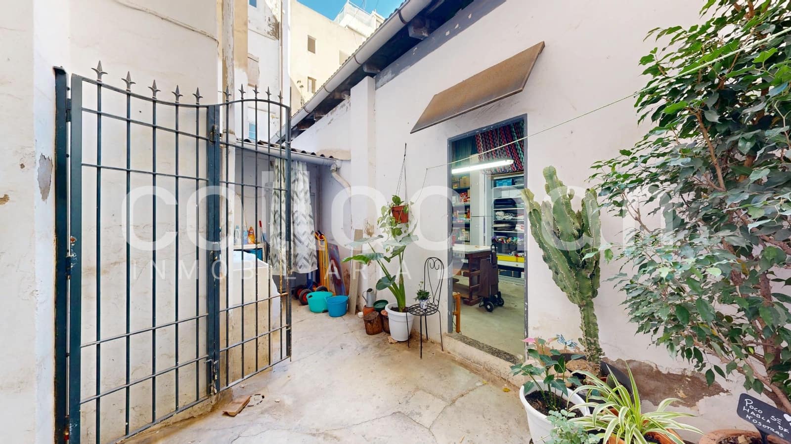 Commercial for sale in Valencia city - € 260,000 (Ref: 9619494)