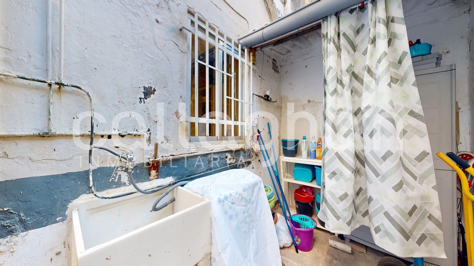 Commercial for sale in Valencia city - € 260,000 (Ref: 9619494)