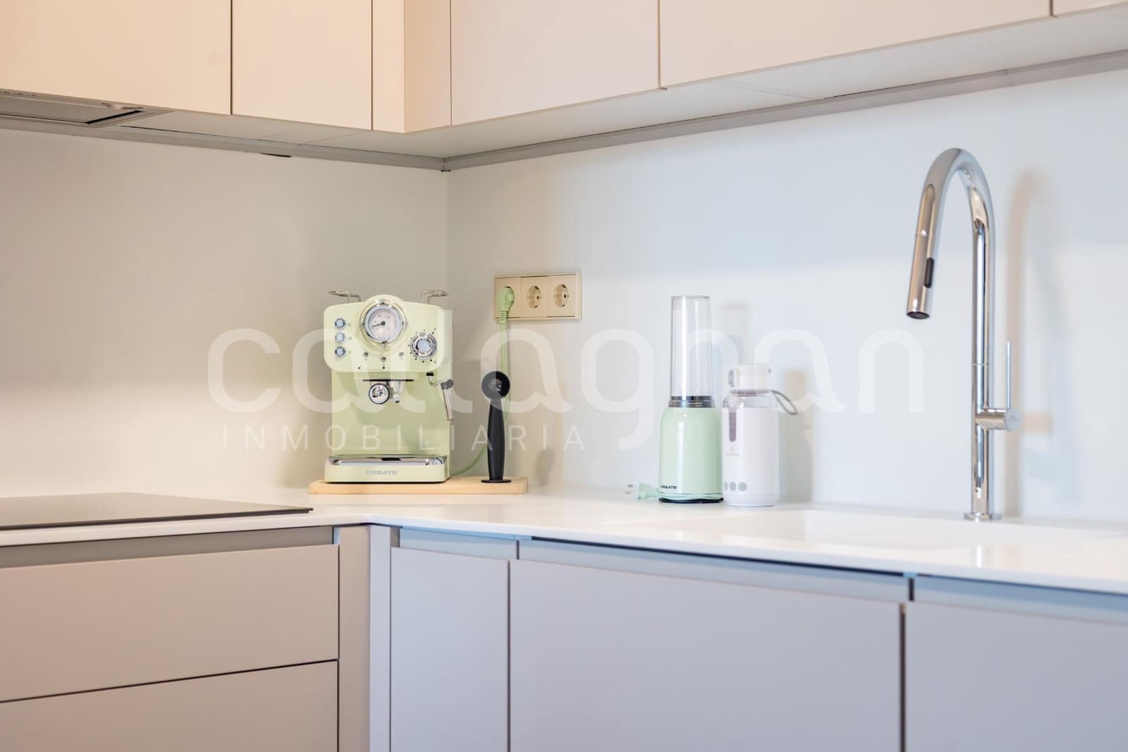 3 bedroom Flat for sale in Valencia city with pool garage - € 730,000 (Ref: 9619495)