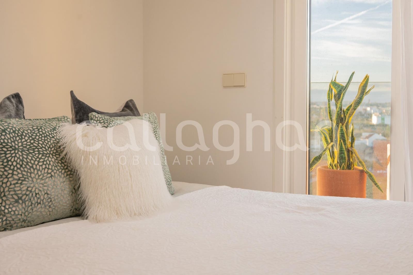 3 bedroom Flat for sale in Valencia city with pool garage - € 730,000 (Ref: 9619495)