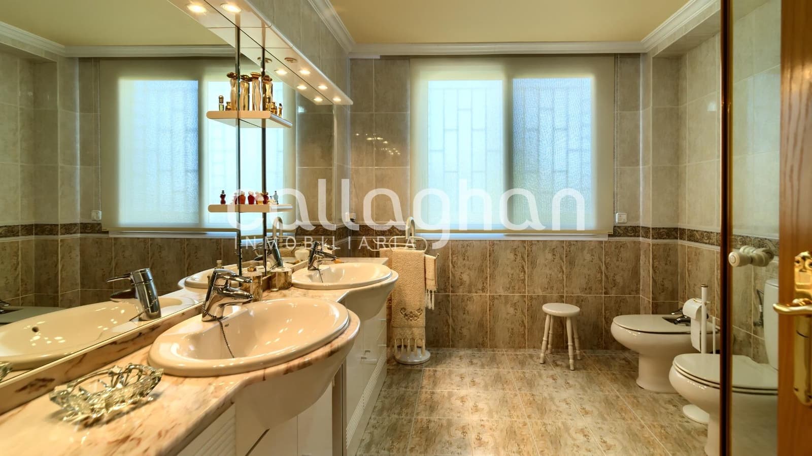 9 chambre Villa/Maison à vendre à Torrent avec piscine garage - 1 200 000 € (Ref: 9630279)