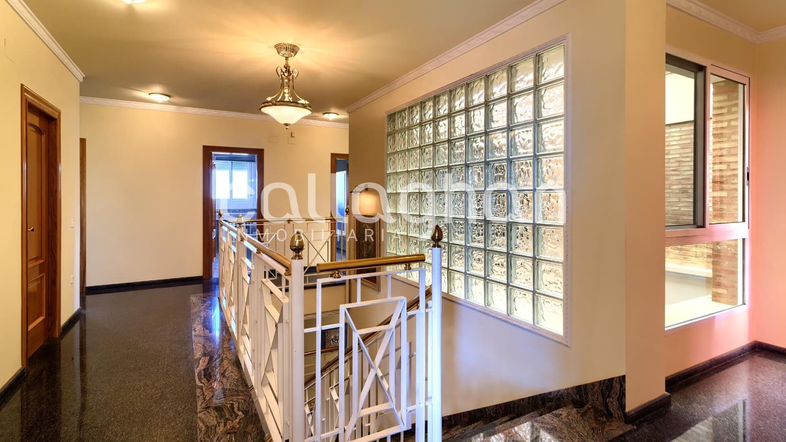 9 chambre Villa/Maison à vendre à Torrent avec piscine garage - 1 200 000 € (Ref: 9630279)