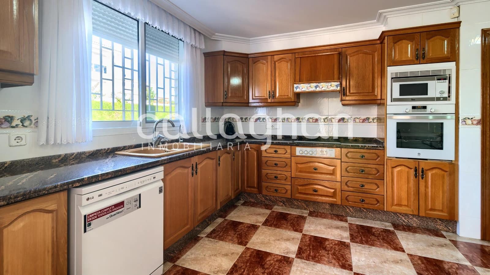 9 chambre Villa/Maison à vendre à Torrent avec piscine garage - 1 200 000 € (Ref: 9630279)