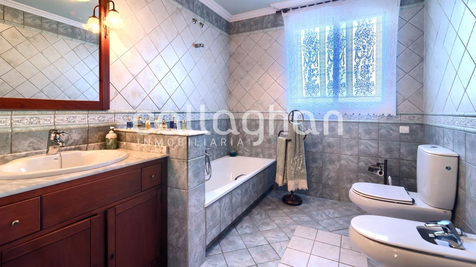 9 chambre Villa/Maison à vendre à Torrent avec piscine garage - 1 200 000 € (Ref: 9630279)