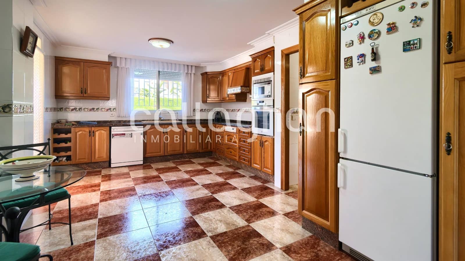 9 bedroom Villa for sale in Torrent with pool garage - € 1,175,000 (Ref: 9630279)