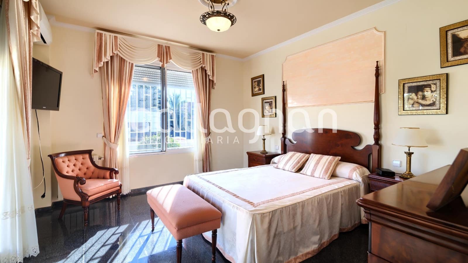 9 bedroom Villa for sale in Torrent with pool garage - € 1,175,000 (Ref: 9630279)