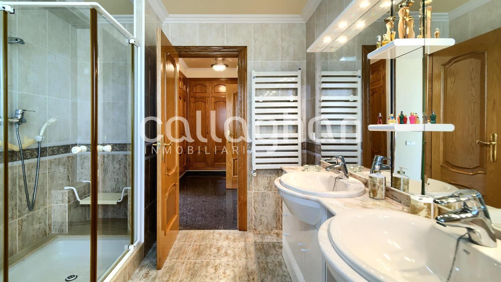9 bedroom Villa for sale in Torrent with pool garage - € 1,175,000 (Ref: 9630279)
