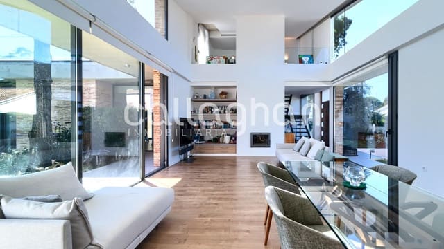 4 makuuhuone Huvila myytävänä paikassa L'Eliana mukana uima-altaan 
autotalli - 1 380 000 € (Ref: 9630281)