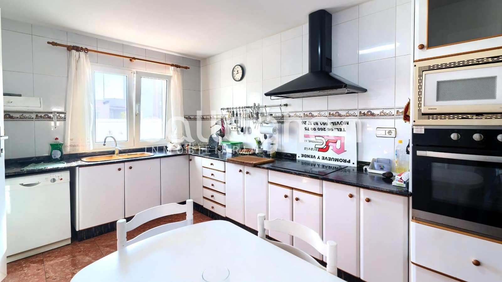 5 bedroom Terraced Villa for sale in Valencia city with garage - € 310,000 (Ref: 9634508)