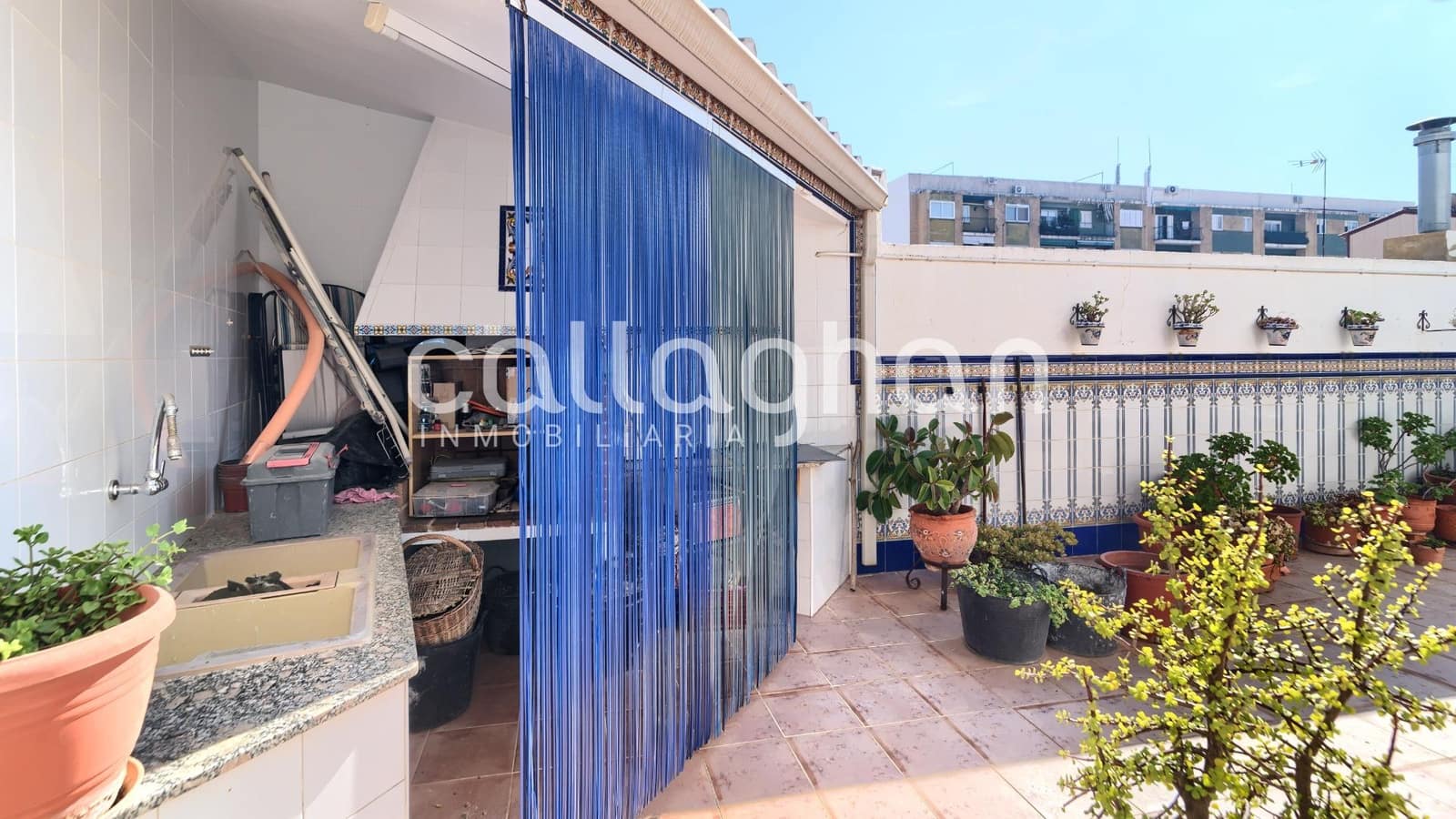 5 bedroom Terraced Villa for sale in Valencia city with garage - € 310,000 (Ref: 9634508)