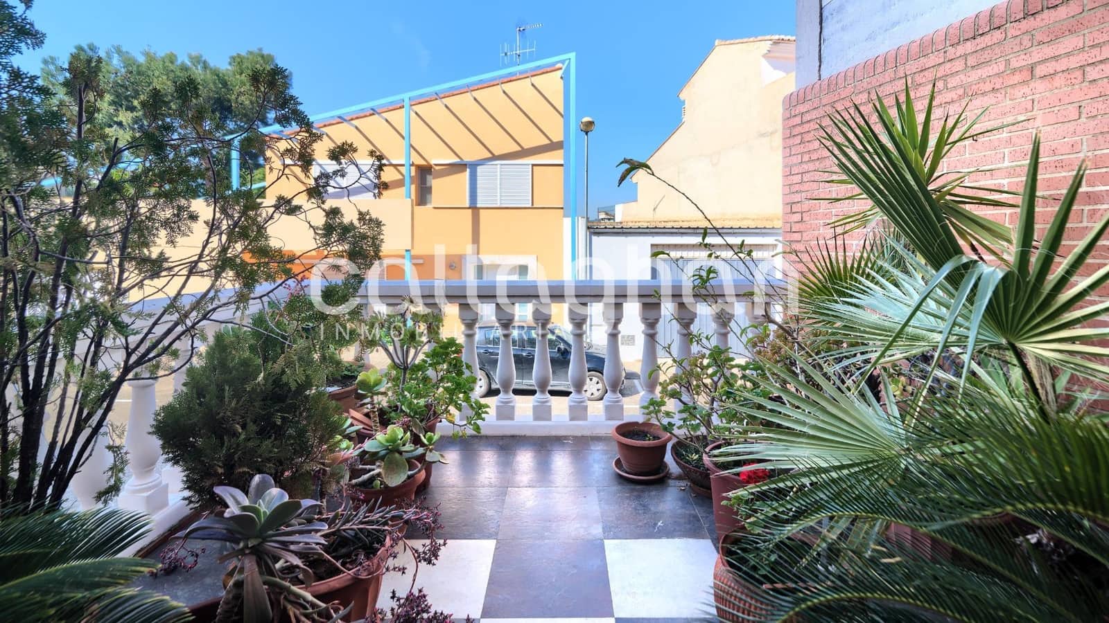 5 bedroom Terraced Villa for sale in Valencia city with garage - € 310,000 (Ref: 9634508)