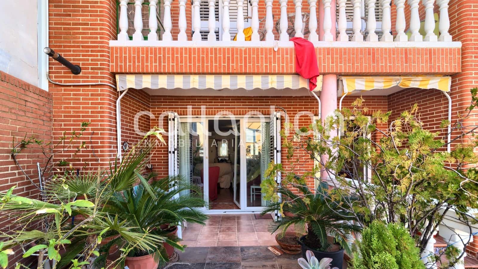 5 bedroom Terraced Villa for sale in Valencia city with garage - € 310,000 (Ref: 9634508)