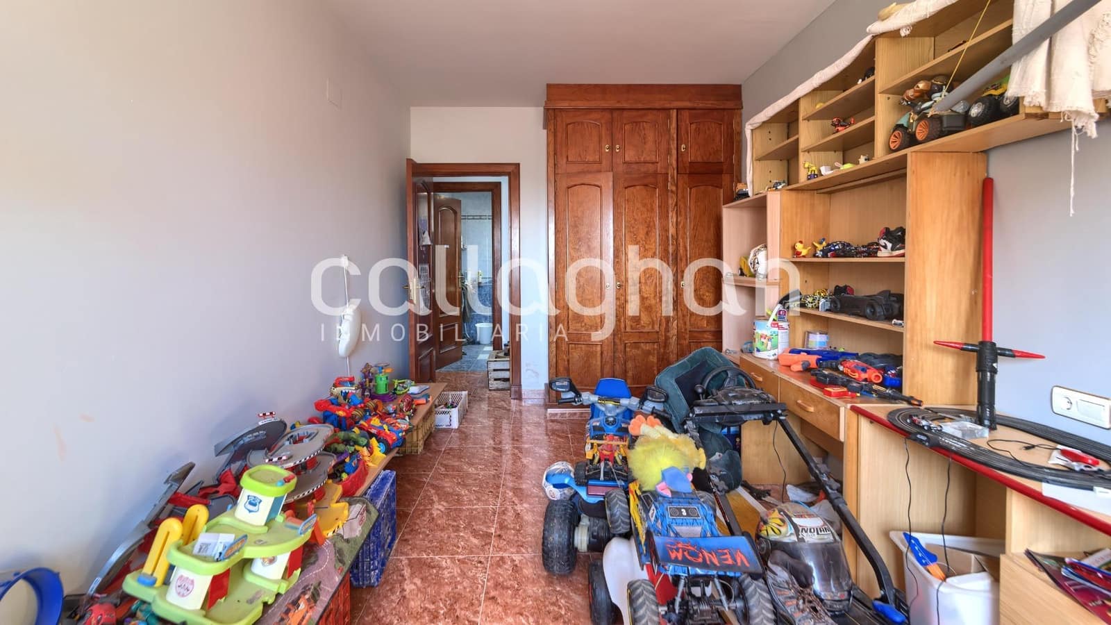 5 bedroom Terraced Villa for sale in Valencia city with garage - € 310,000 (Ref: 9634508)