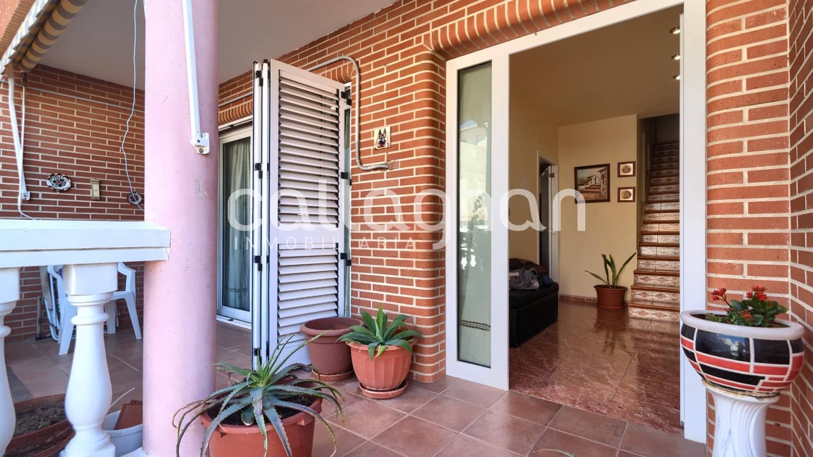 5 bedroom Terraced Villa for sale in Valencia city with garage - € 310,000 (Ref: 9634508)