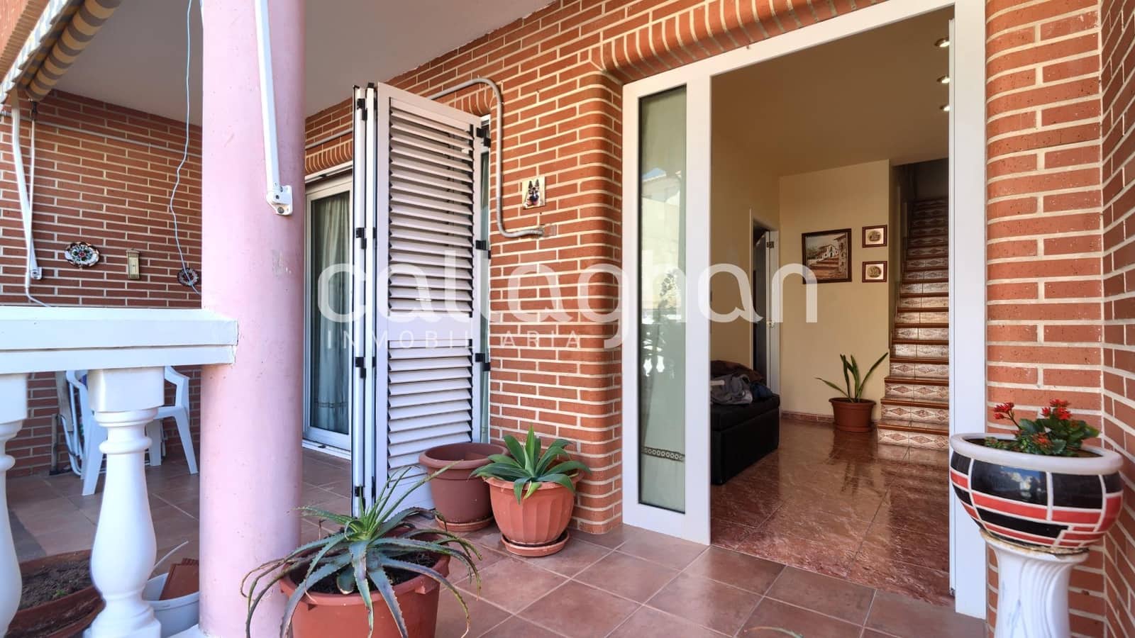 5 soverom Rekkehus til salgs i Valencia by med garasje - € 299 000 (Ref: 9634508)
