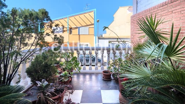 5 soveværelse Rækkehus til salg i Valencia by med garage - € 299.000 (Ref: 9634508)