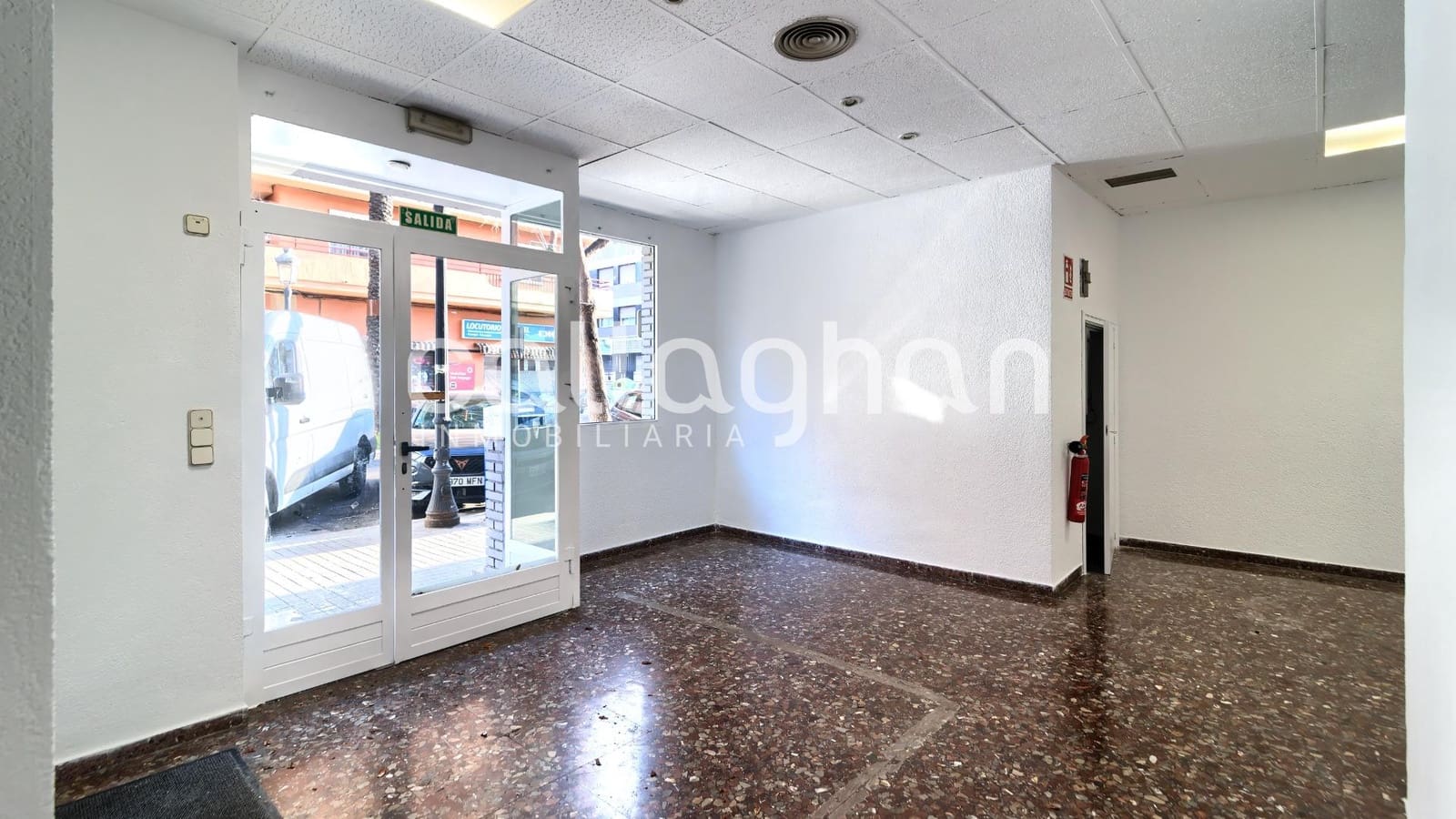 Erhverv til leje i Valencia by - € 2.200 (Ref: 9637783)