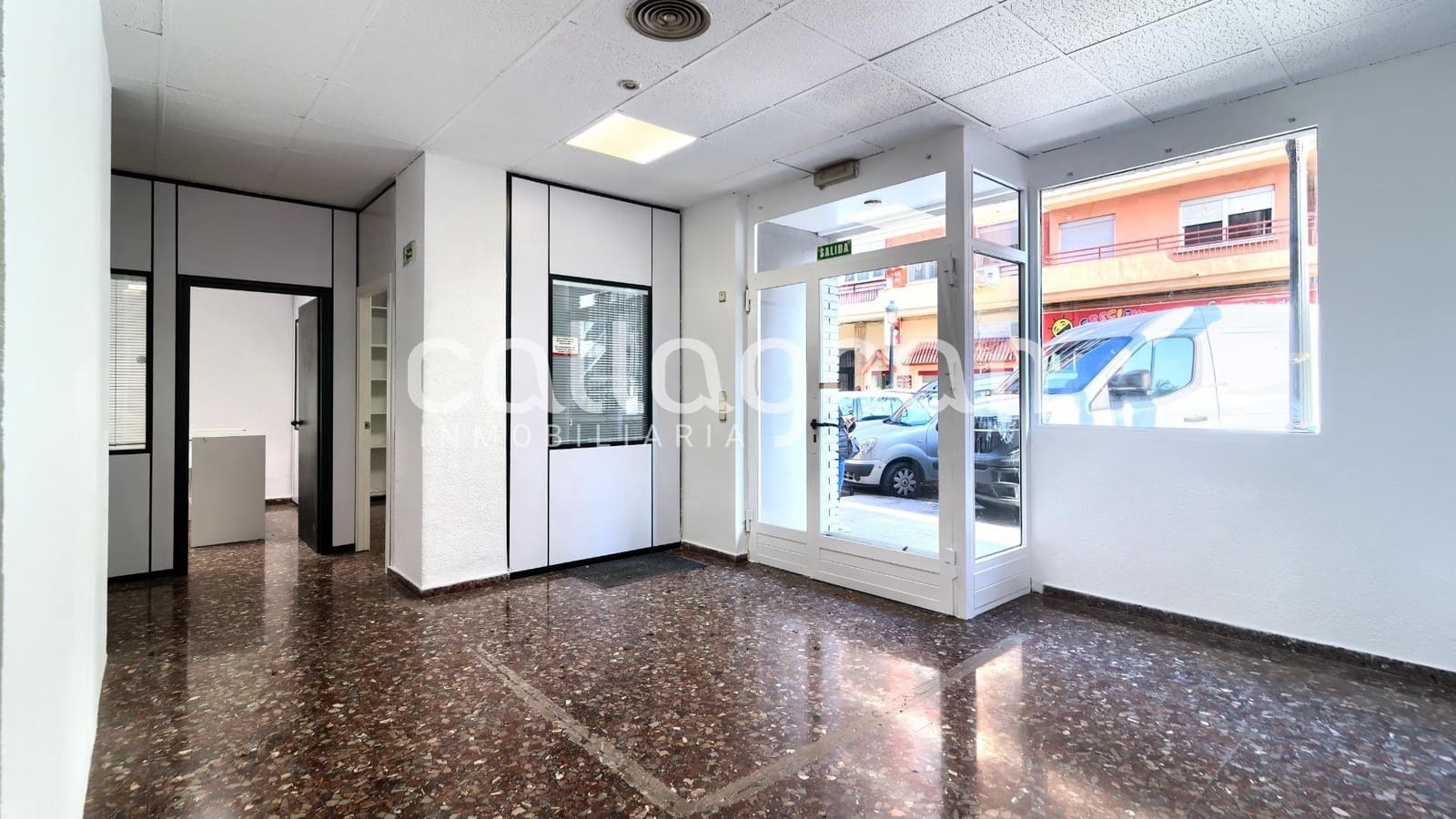 Erhverv til leje i Valencia by - € 2.200 (Ref: 9637783)