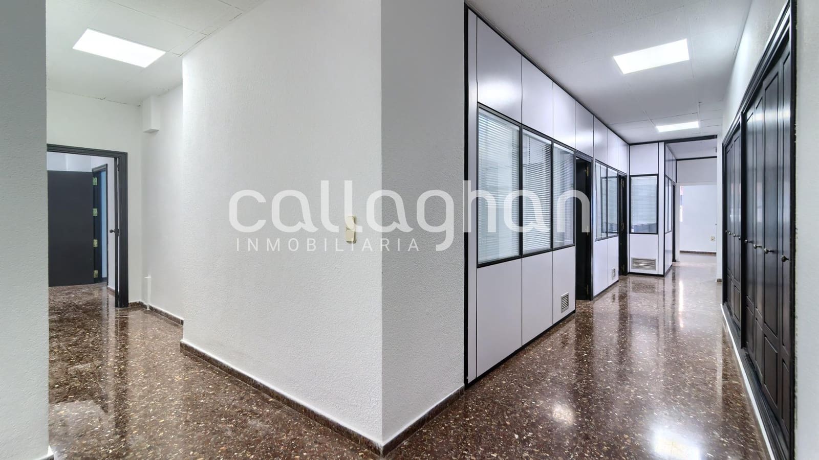 Erhverv til leje i Valencia by - € 2.200 (Ref: 9637783)