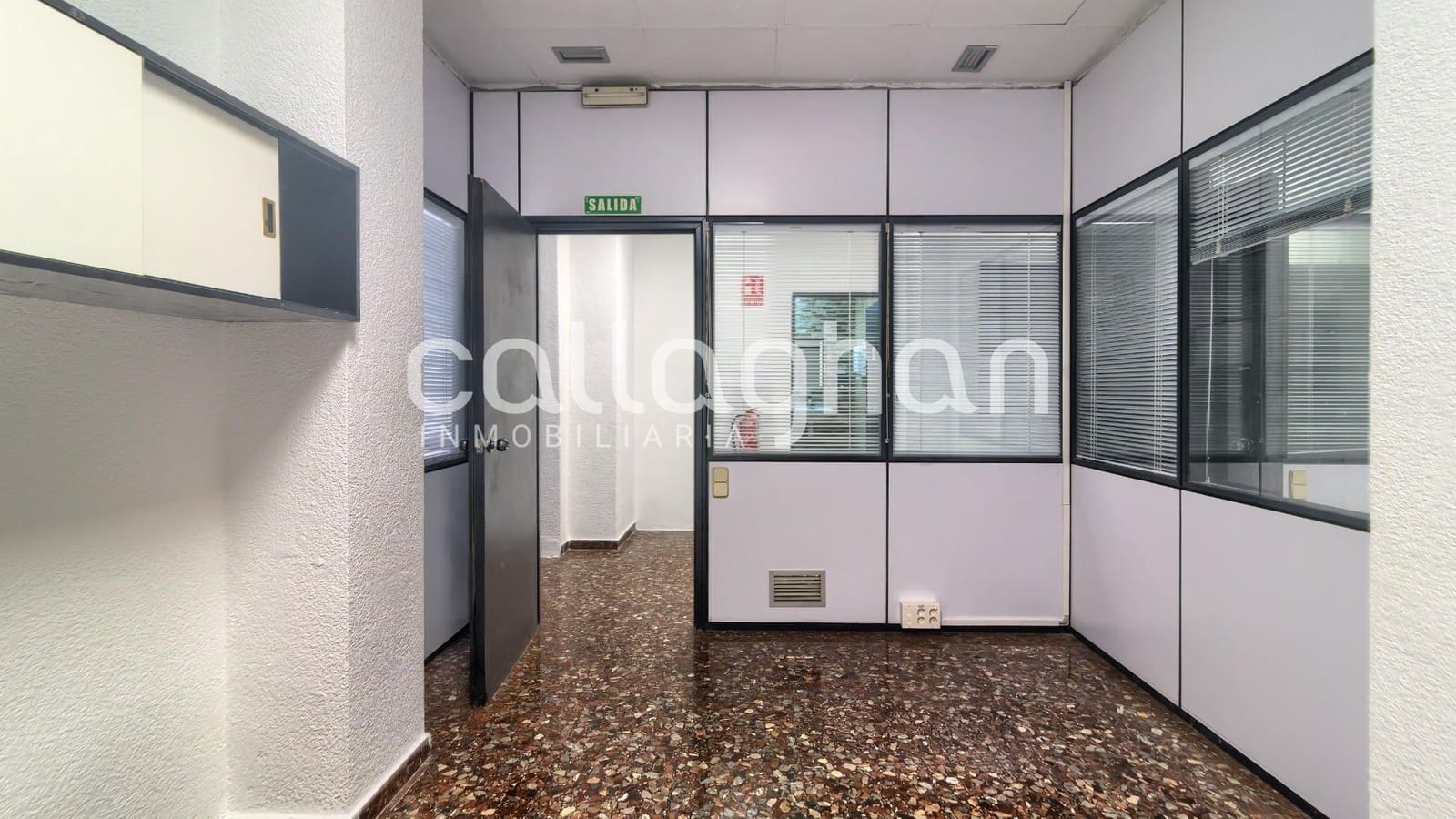 Erhverv til leje i Valencia by - € 2.200 (Ref: 9637783)