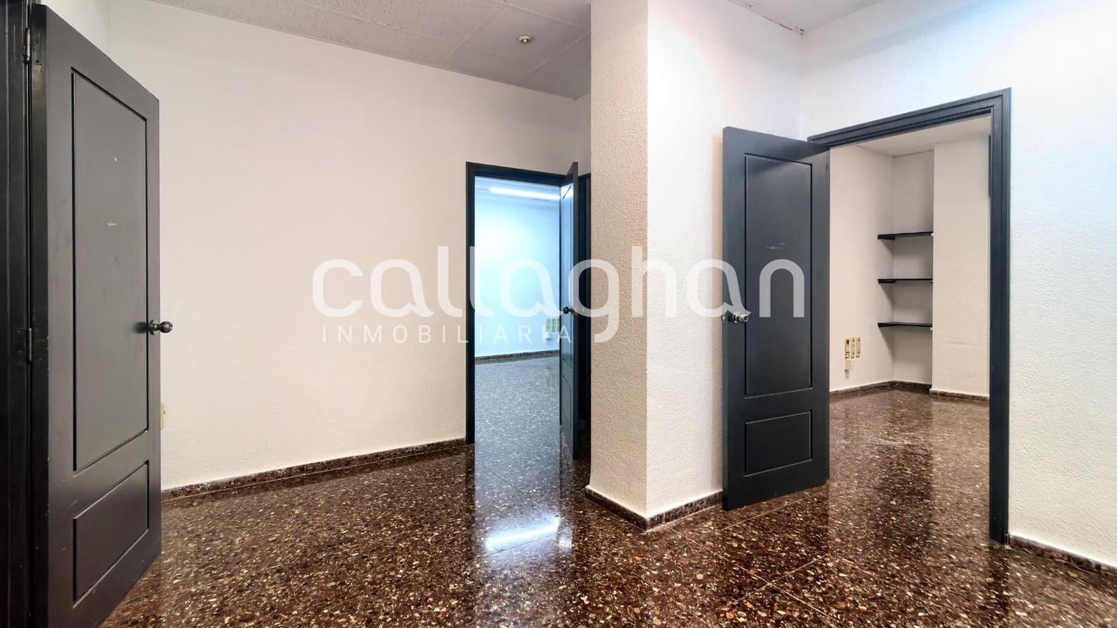 Erhverv til leje i Valencia by - € 2.200 (Ref: 9637783)