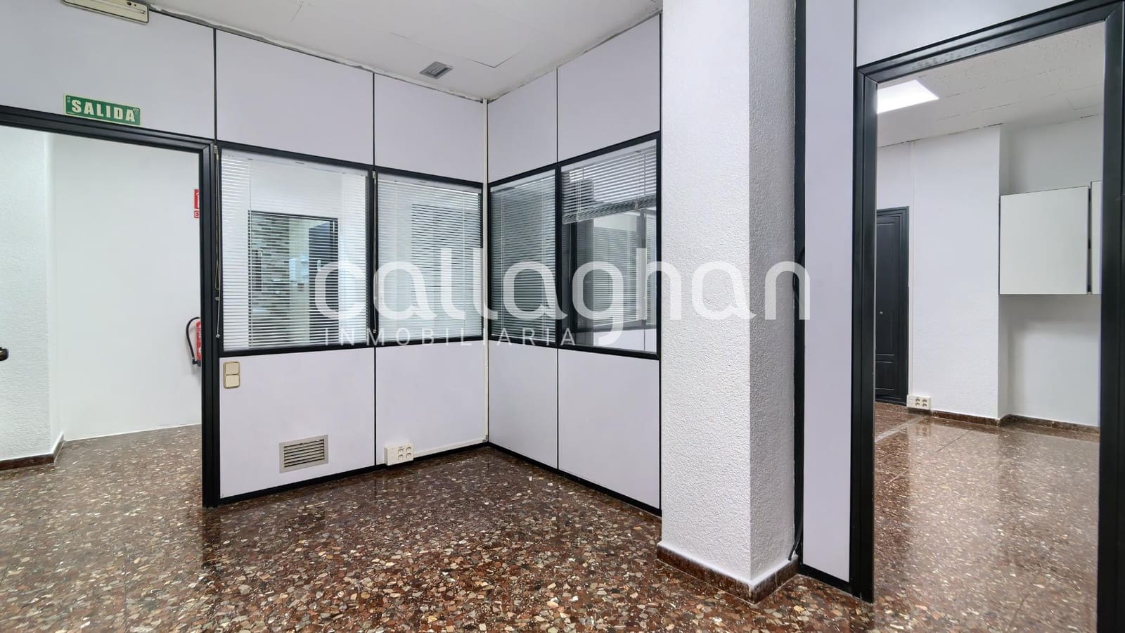 Erhverv til leje i Valencia by - € 2.200 (Ref: 9637783)