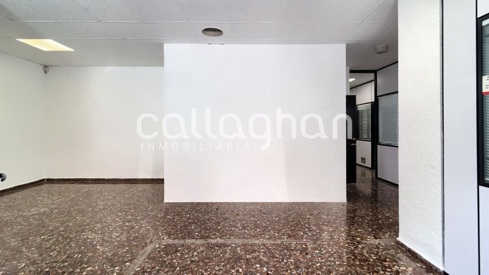 Erhverv til leje i Valencia by - € 2.200 (Ref: 9637783)