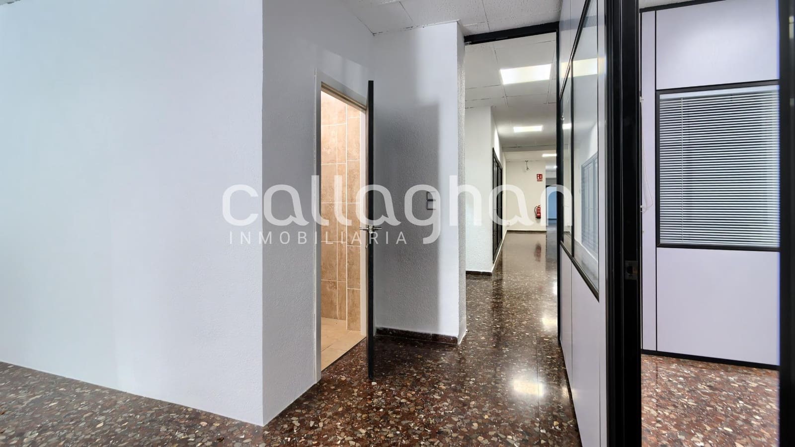 Erhverv til leje i Valencia by - € 2.200 (Ref: 9637783)