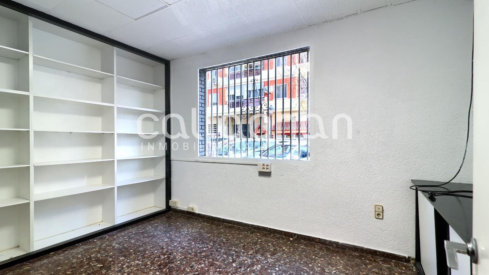 Erhverv til leje i Valencia by - € 2.200 (Ref: 9637783)