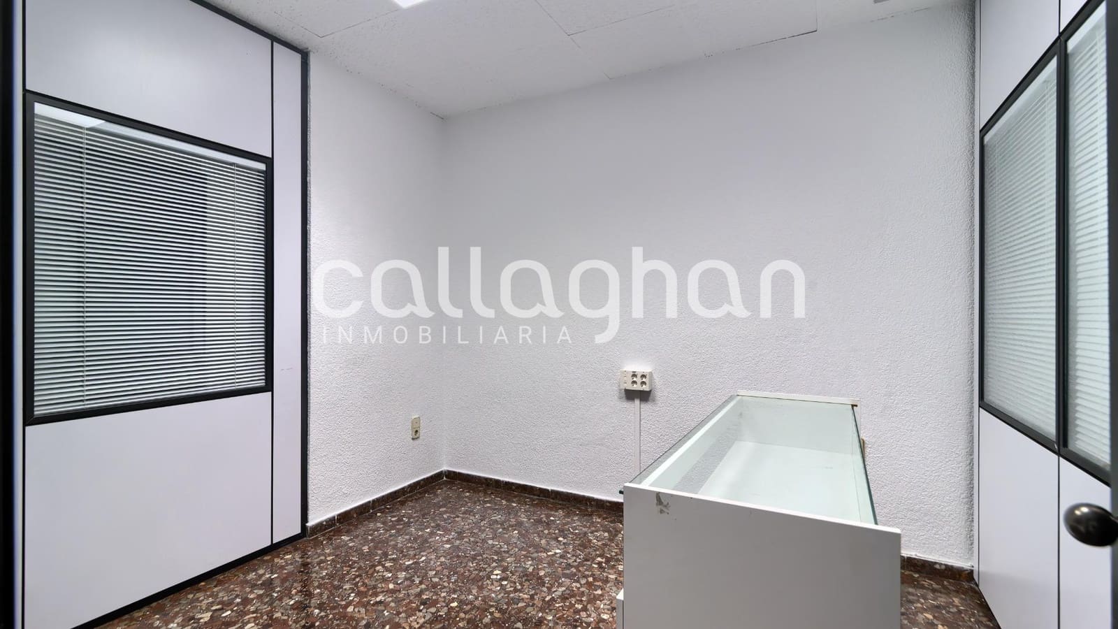 Erhverv til leje i Valencia by - € 2.200 (Ref: 9637783)