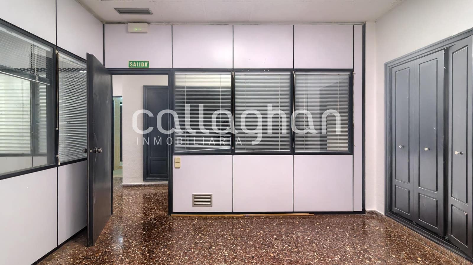 Erhverv til leje i Valencia by - € 2.200 (Ref: 9637783)