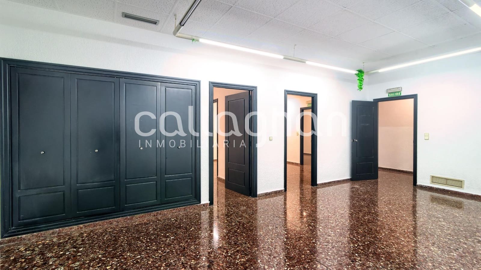 Erhverv til leje i Valencia by - € 2.200 (Ref: 9637783)