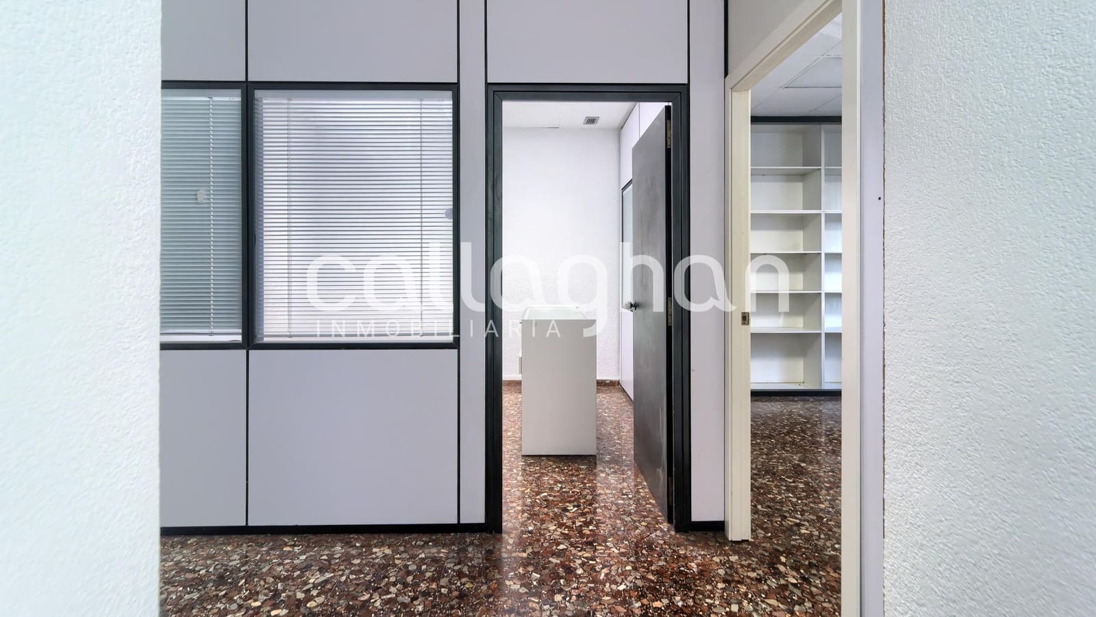 Erhverv til leje i Valencia by - € 2.200 (Ref: 9637783)