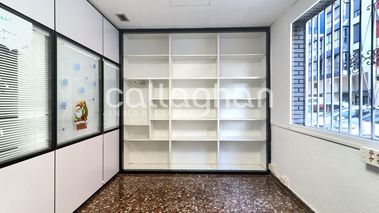 Erhverv til leje i Valencia by - € 2.200 (Ref: 9637783)