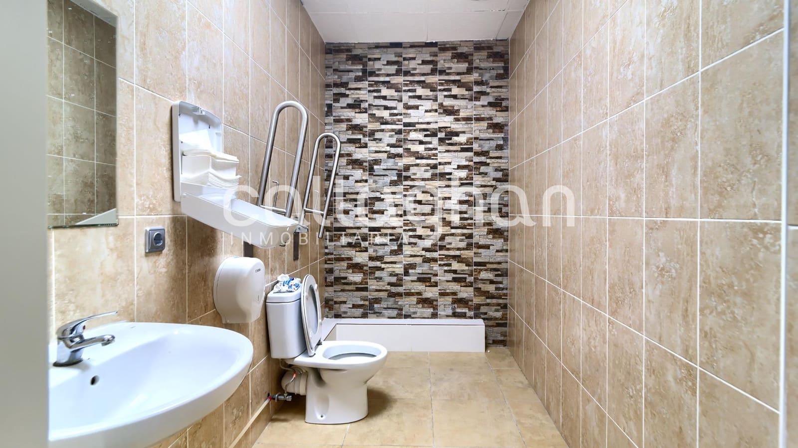 Erhverv til leje i Valencia by - € 2.200 (Ref: 9637783)