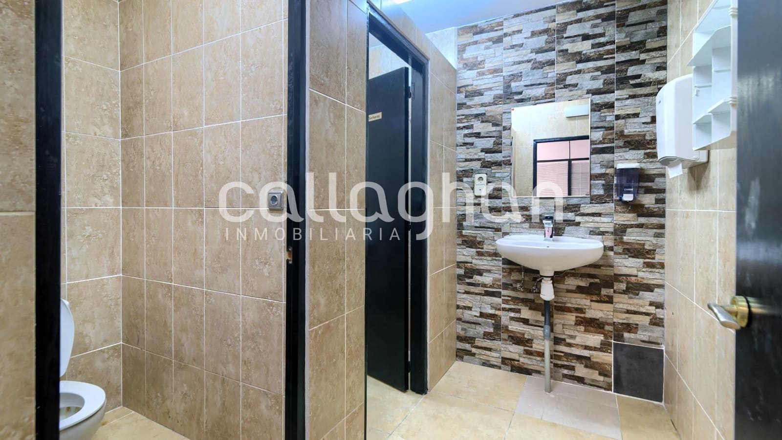 Erhverv til leje i Valencia by - € 2.200 (Ref: 9637783)