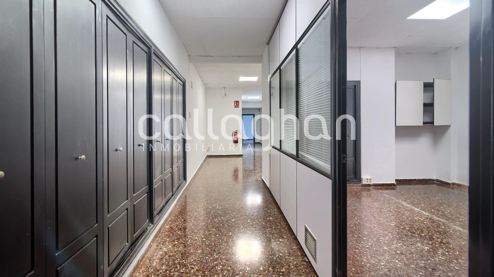 Erhverv til leje i Valencia by - € 2.200 (Ref: 9637783)