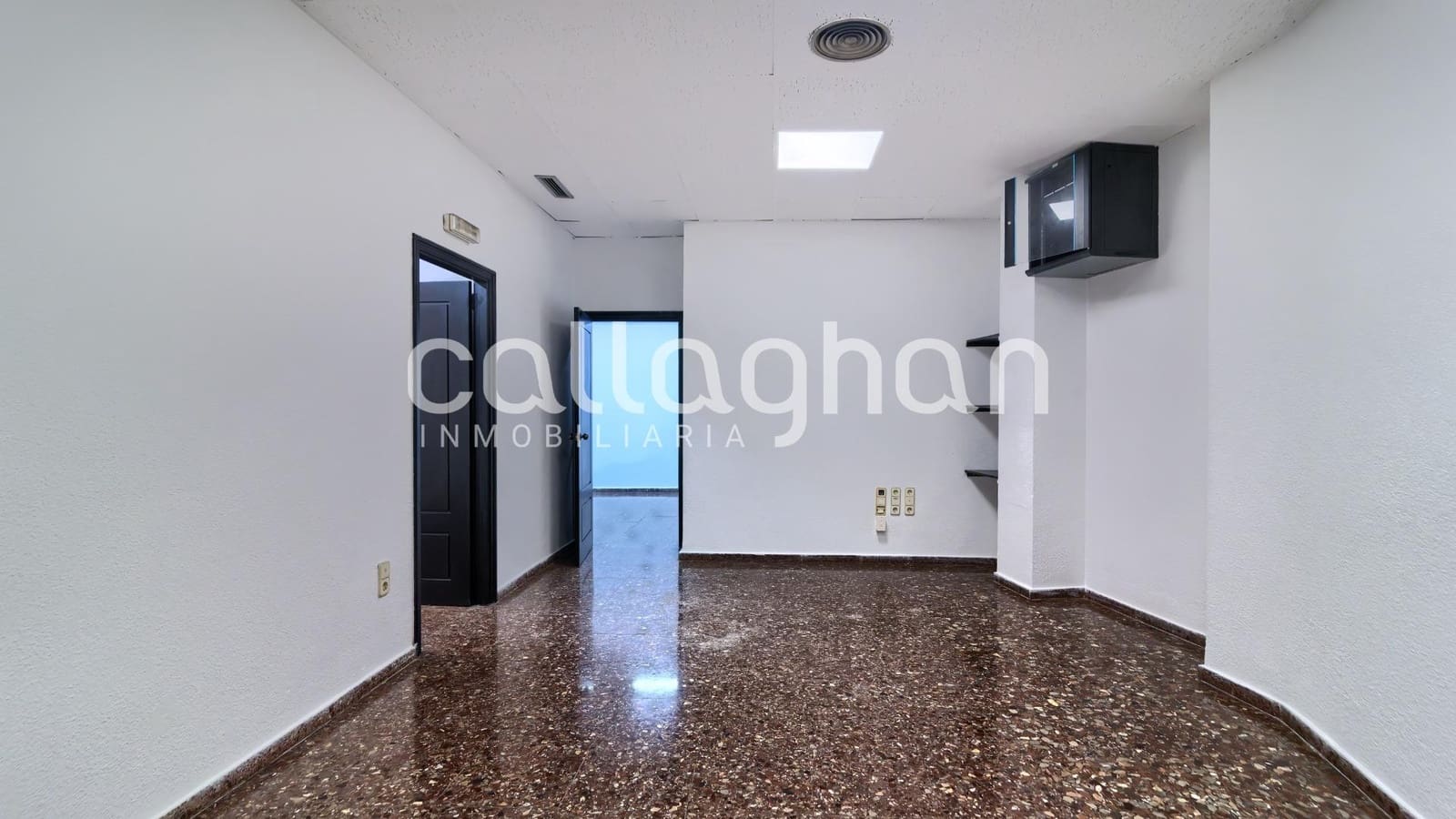 Erhverv til leje i Valencia by - € 2.200 (Ref: 9637783)