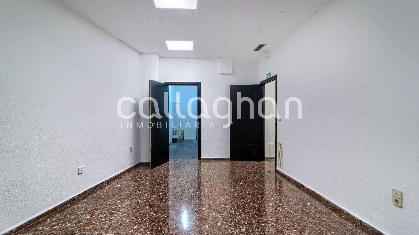 Erhverv til leje i Valencia by - € 2.200 (Ref: 9637783)