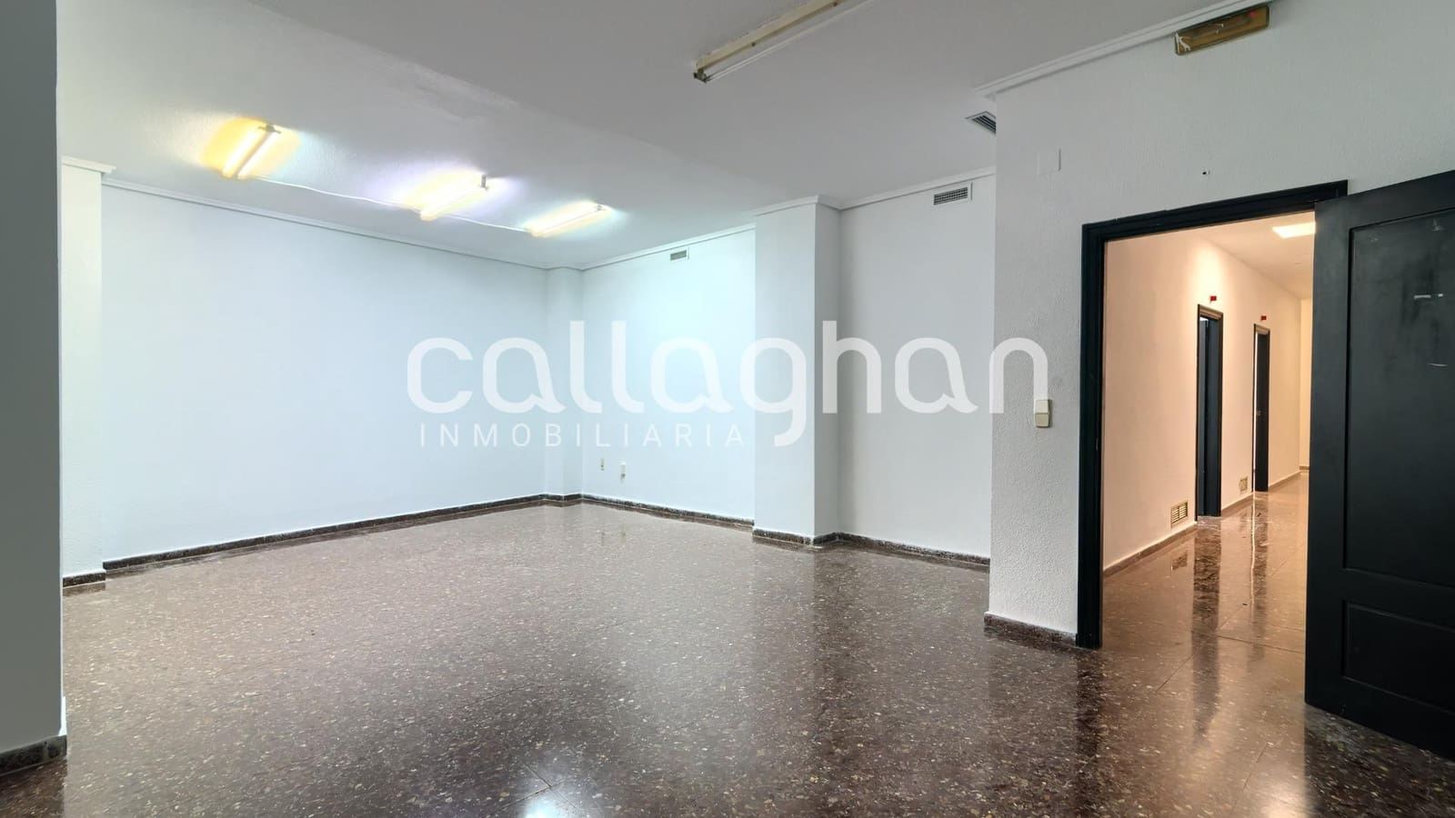 Erhverv til leje i Valencia by - € 2.200 (Ref: 9637783)