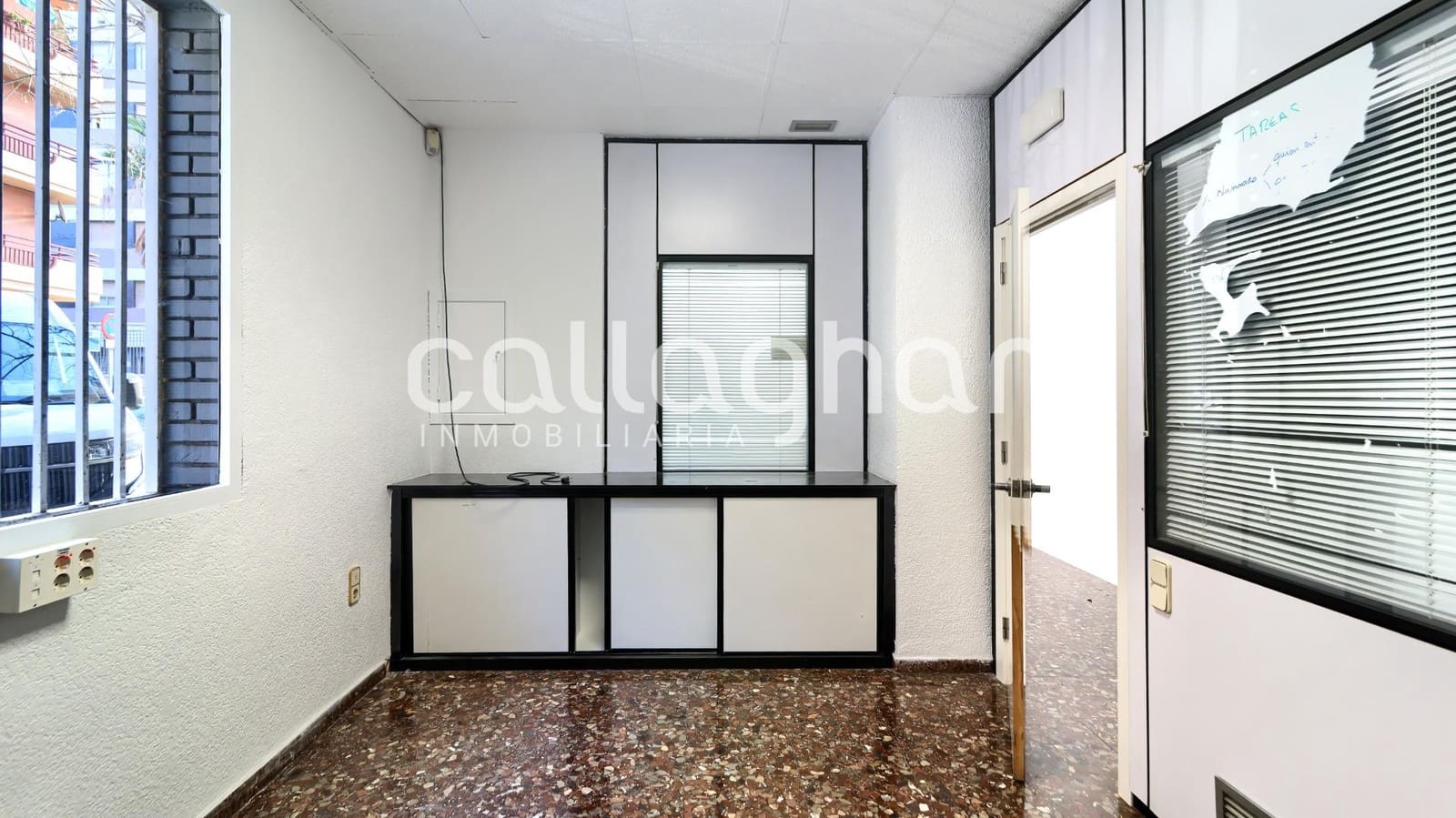 Erhverv til leje i Valencia by - € 2.200 (Ref: 9637783)