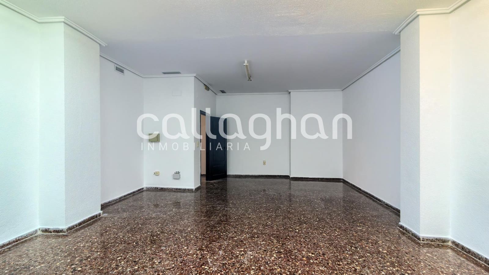 Erhverv til leje i Valencia by - € 2.200 (Ref: 9637783)